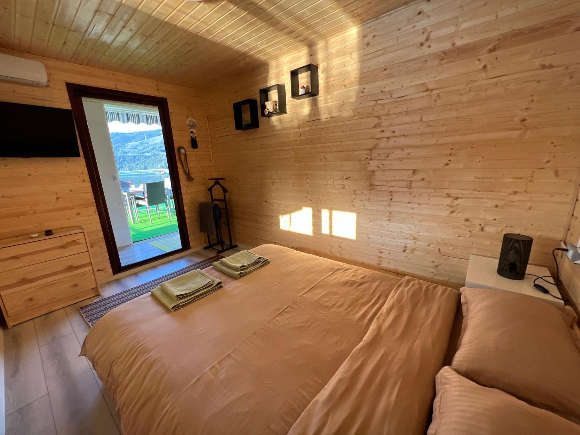 Casa Pe Lac Биказ Екстериор снимка